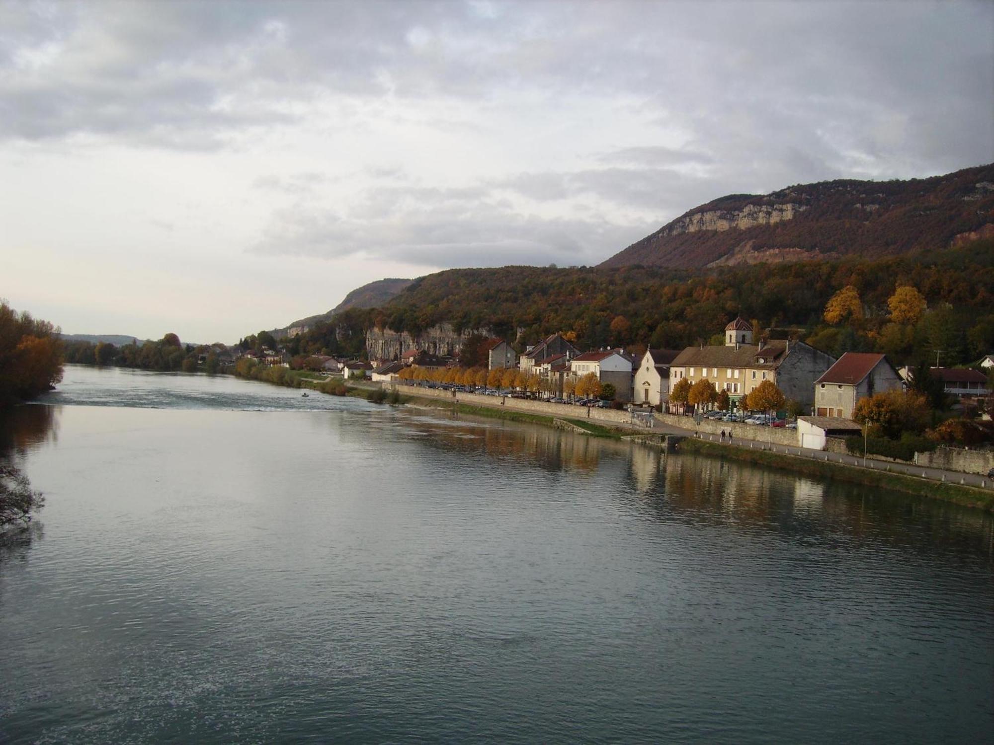 A Deux Pas Du Rhone Villa Sault-Brenaz Bagian luar foto